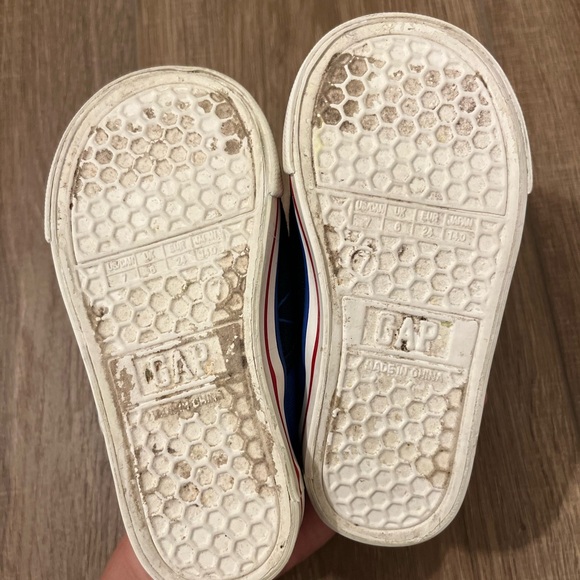 Toddler Boys BabyGap Superman Slip-ons - Picture 4 of 5